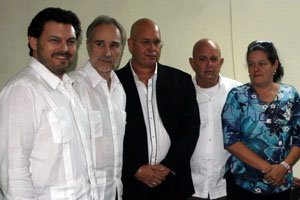 Rodríguez Miranda, junto al embajador Montalbán, a Sergio Toledo y otros asistentes a la toma de posesión.