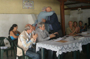 Orensanos Recibiendo el Diploma (2)