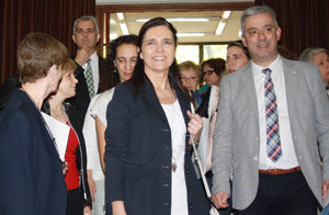 La presidenta del Parlamento de Galicia llega al Teatro Castelao del Centro Gallego de Buenos Aires para participar en el acto de apertura del XI Congreso de la AIEG. La presidenta del Parlamento de Galicia llega al Teatro Castelao del Centro Gallego de Buenos Aires para participar en el acto de apertura del XI Congreso de la AIEG.