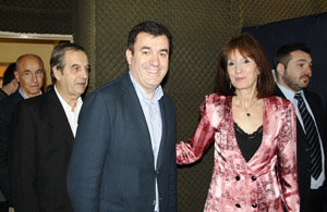 Rodríguez visita el Centro Arzuano Melidense, con su presidenta Adriana Garea, el senador con mandato cumplido, Jorge Villaverde y el consejero Santiago Camba. Rodríguez visita el Centro Arzuano Melidense, con su presidenta Adriana Garea, el senador con mandato cumplido, Jorge Villaverde y el consejero Santiago Camba.