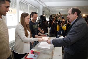 Herrera votando