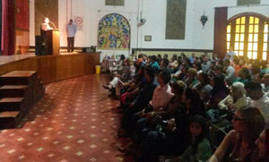 Inicio del Acto con palabras del director, Jhon Martínez. copia