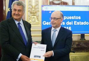 Jesús Posada junto al Ministro de Hacienda, Cristóbal Montoro