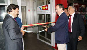 Rodríguez Miranda y Bernardo de Sicart, durante la inauguración del nuevo local de As Xeitosiñas. Rodríguez Miranda y Bernardo de Sicart, durante la inauguración del nuevo local de As Xeitosiñas.