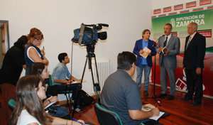 De izda. a dcha., Juan Andrés Blanco, José Luis Bermúdez y Sergio Rabanillo, durante el acto de presentación del libro. De izda. a dcha., Juan Andrés Blanco, José Luis Bermúdez y Sergio Rabanillo, durante el acto de presentación del libro.
