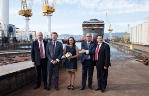 VIGO
16,40 h.- O responsable do Goberno galego, acompañado polo conselleiro de Economía e Industria, Francisco Conde, presidirá a botadura do buque Reforma Pemex. No asteleiro Hijos de J. Barreras (av. da Beiramar, 2).
foto xoán crespo
29/09/15