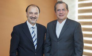 Quito, Ecuador. 5 de noviembre de 2015. El Secretario de Estado de Cooperación Internacional y para Iberoamérica de España, señor Jesús Gracia Aldáz se reúne con el Canciller del Ecuador, Ricardo Patiño. Carlos Pozo / Cancillería de Ecuador