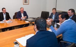 A conselleira do Mar, Rosa Quintana, acompañada polo director xeral de Pesca, Acuicultura e Innovación Tecnolóxica, Juan Maneiro, saudará a unha delegación do Goberno mexicano que visita Galicia para intercambiar experiencias relacionadas coa pesca artesanal.
foto xoán crespo
10/02/16