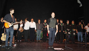 El gaitero toledano se despide de su público tras la presentación de ‘Outlander’, el último trabajo de la Mosquera Celtic Band, en Buenos Aires. El gaitero toledano se despide de su público tras la presentación de ‘Outlander’, el último trabajo de la Mosquera Celtic Band, en Buenos Aires.