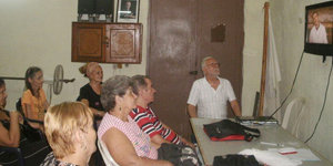 Cuba.Viendo película gallega