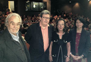 Gutiérrez Aragón, Bonet, Valdés y Bartolomé, en un momento de la presentación de Cantabria, en París.