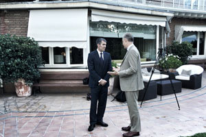 Fernando Clavijo y Simon Manley, durante su encuentro.