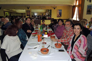 Algunos de los asistentes al almuerzo. Algunos de los asistentes al almuerzo.