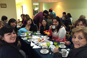 Algunas de las asistentes al té. Algunas de las asistentes al té.