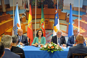 Xesús Alonso Montero, Ana Luísa Luis, Miguel Santalices y Valentín García, durante el acto.