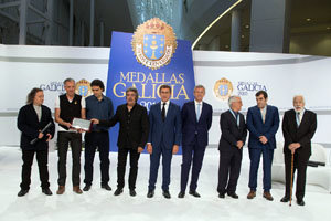 SANTIAGO
13,00 h.- O titular do Goberno galego, Alberto Núñez Feijóo, acompañado dos membros do Executivo autonómico, presidirá o acto de imposición das Medallas de Galicia 2016. No Museo da Cidade da Cultura. Intervención aberta aos medios. Tras a cerimonia, haberá unha fotografía de grupo.
foto xoán crespo
24/07/16