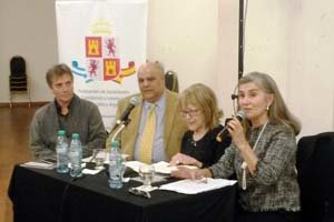 Liliana Fuentes presenta a Josefina Delgado, Eugenio Pérez y Emilio Gonzalo. Liliana Fuentes presenta a Josefina Delgado, Eugenio Pérez y Emilio Gonzalo.