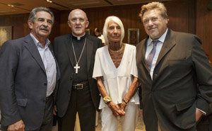 Revilla junto a Carlos Osoro, Soledad Lorenzo y el presidente de la Casa de Cantabria en Madrid.