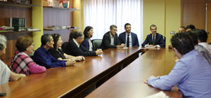 Un momento del encuentro de los participantes en 'Añoranza' y 'Raíces' con el secretario general de la Consejería de la Presidencia. Un momento del encuentro de los participantes en 'Añoranza' y 'Raíces' con el secretario general de la Consejería de la Presidencia.