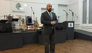 El cónsul Carlos Tercero dio la bienvenida a los asistentes. El cónsul Carlos Tercero dio la bienvenida a los asistentes.