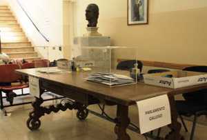 Mesa  de votación en el Consulado de Buenos Aires.