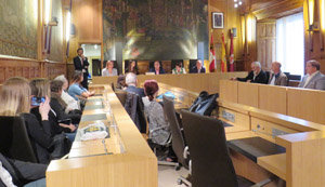 Los participantes en 'Añoranza' y 'Raíces', durante a la visita a la Diputación de León. Los participantes en 'Añoranza' y 'Raíces', durante a la visita a la Diputación de León.