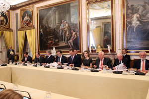 Los Reyes presidieron la reunión del Patronato del Instituto Cervantes.