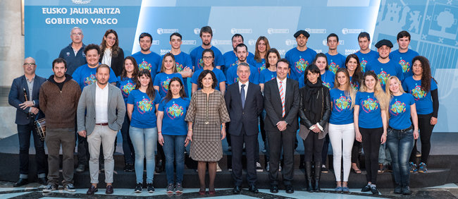 El presidente vasco, la secretaria de Acción Exterior y el director de las Colectividades Vascas recibieron a los participantes en Gaztemundu. El presidente vasco, la secretaria de Acción Exterior y el director de las Colectividades Vascas recibieron a los participantes en Gaztemundu.