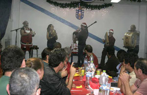 Un momento de la celebración de la cena benéfica. Un momento de la celebración de la cena benéfica.
