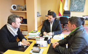 Manoel Carrete, Rodríguez Miranda y Carlos Mandianes, durante el encuentro. Miranda-Carrete 2 Manoel Carrete, Rodríguez Miranda y Carlos Mandianes, durante el encuentro. Miranda-Carrete 2