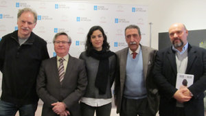 Nancho Novo, Ramón Jiménez, Fernández Rial, Vicente Araguas y Basilio R. Cañada, durante el acto de presentación del poemario. Nancho Novo, Ramón Jiménez, Fernández Rial, Vicente Araguas y Basilio R. Cañada, durante el acto de presentación del poemario.