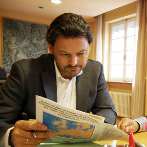 Antonio Rodríguez Miranda, secretario xeral de Emigración. Antonio Rodríguez Miranda, secretario xeral de Emigración.