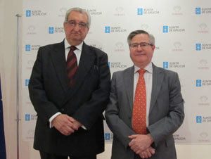 El profesor Peláez y Jiménez, posando antes de comenzar la conferencia