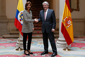 Alfonso Dastis y María Ángela Holguín, durante el encuentro en Madrid. Alfonso Dastis y María Ángela Holguín, durante el encuentro en Madrid.