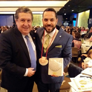 Santos Gastón Juan, con el embajador argentino, Ramón Puerta. Santos Gastón Juan, con el embajador argentino, Ramón Puerta.