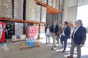 Alfonso Rueda, durante su visita a las instalaciones de Kemegal. Alfonso Rueda, durante su visita a las instalaciones de Kemegal.