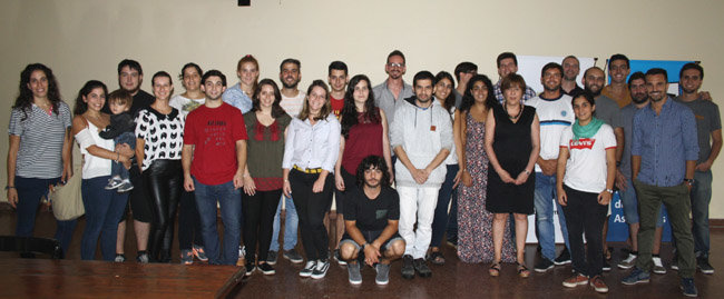 Begoña Serrano posa junto a los jóvenes de Argentina, Brasil y Chile, que participaron en la reunión de Buenos Aires. Begoña Serrano posa junto a los jóvenes de Argentina, Brasil y Chile, que participaron en la reunión de Buenos Aires.