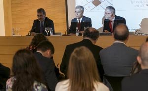 Un momento de la participación del conselleiro de Economía en la jornada de internacionalización.
foto xoán crespo
17/04/17 Un momento de la participación del conselleiro de Economía en la jornada de internacionalización.
foto xoán crespo
17/04/17
