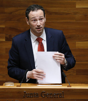 Guillermo Martínez, en el pleno de la Junta General del Principado. Guillermo Martínez, en el pleno de la Junta General del Principado.