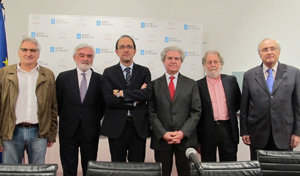 Xosé A. Perozo, Darío Villanueva, Anxo Lorenzo, César Antonio Molina, Paco López-Barxas y José Ramón, antes de comenzar la presentación. Xosé A. Perozo, Darío Villanueva, Anxo Lorenzo, César Antonio Molina, Paco López-Barxas y José Ramón, antes de comenzar la presentación.