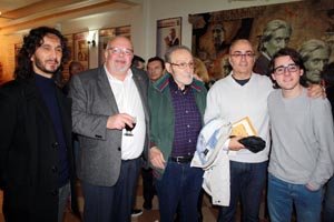 Ruy Farías, Luis G. Tosar, Francisco Lores, Antón Riveiro y Sebas G. Mouret, en al Federación de Sociedades Gallegas de Argentina, tras la disertación de Tosar. Ruy Farías, Luis G. Tosar, Francisco Lores, Antón Riveiro y Sebas G. Mouret, en al Federación de Sociedades Gallegas de Argentina, tras la disertación de Tosar.