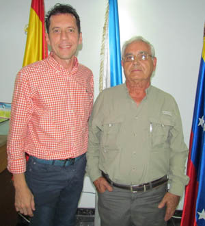 Roberto González Pérez y Félix Varela Romeo, se saludaron tras el recuento. Roberto González Pérez y Félix Varela Romeo, se saludaron tras el recuento.