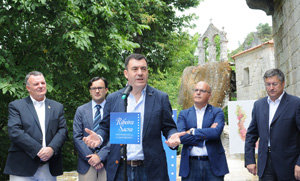 El conselleiro Román Rodríguez, durante el acto de entrega de la documentación que inició el proceso para la declaración de la Ribeira Sacra como Patrimonio de la Humanidad, en el mes de julio de 2015. El conselleiro Román Rodríguez, durante el acto de entrega de la documentación que inició el proceso para la declaración de la Ribeira Sacra como Patrimonio de la Humanidad, en el mes de julio de 2015.