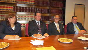 Ana María Ferro, Salvador Reglá y José Junquera, vicecónsules honorarios en Monagas, Nueva Esparta y Guárico, respectivamente, y Richard Barreiro, cónsul honorario en Anzoátegui y recurrente a Sucre. Ana María Ferro, Salvador Reglá y José Junquera, vicecónsules honorarios en Monagas, Nueva Esparta y Guárico, respectivamente, y Richard Barreiro, cónsul honorario en Anzoátegui y recurrente a Sucre.