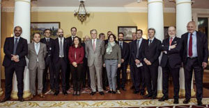 Alfonso Dastis, durante la reunión que ha mantenido con empresarios españoles en la Residencia del embajador español. Alfonso Dastis, durante la reunión que ha mantenido con empresarios españoles en la Residencia del embajador español.