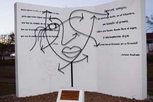 Escultura dedicada a García Lorca. Escultura dedicada a García Lorca.