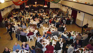 Numerosas personas participaron en la actividad. Numerosas personas participaron en la actividad.