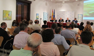 Un momento de la celebración de la mesa redonda, a la que asistió numeroso público