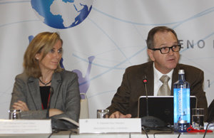 Eduardo Dizy, junto a Marina del Corral, durante el último pleno del CGCEE. Eduardo Dizy, junto a Marina del Corral, durante el último pleno del CGCEE.