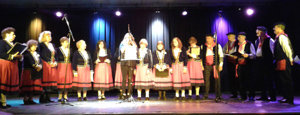 Un momento de la actuación del Coro Montañés en el Centro Cultural Campustellae. Un momento de la actuación del Coro Montañés en el Centro Cultural Campustellae.